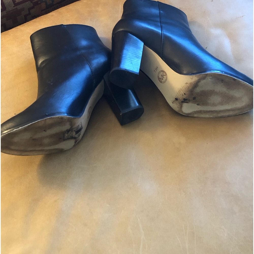 Michael Kors Black Leather Booties , Gold Side Zip With Lock Pull Woman’s 7 1/2 - Picture 11 of 15